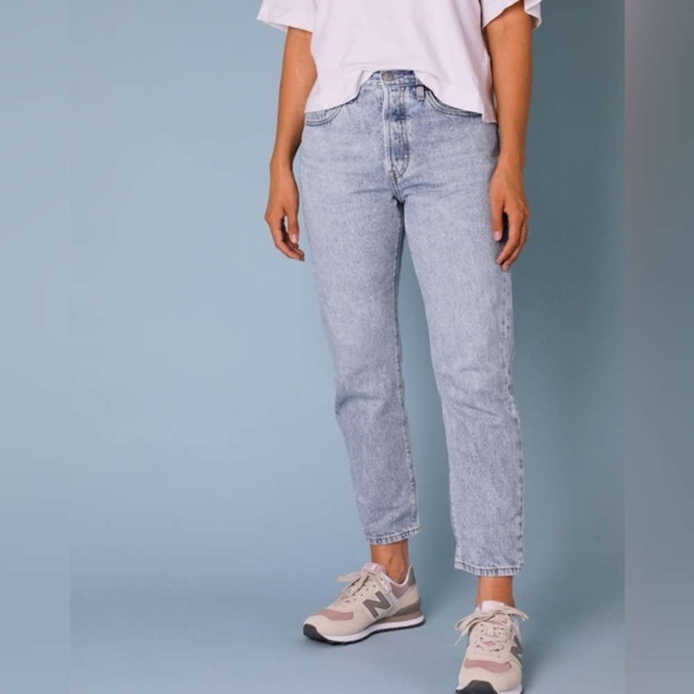 Levi's Premium 501 Crop Jeans Montgomery Light Wash‎ Size 25